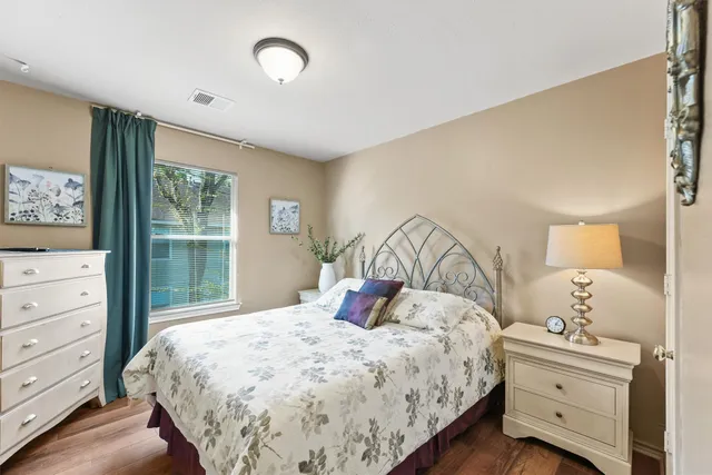 $2,400 | 195 South Walden Elms Circle, The Woodlands, TX 77382