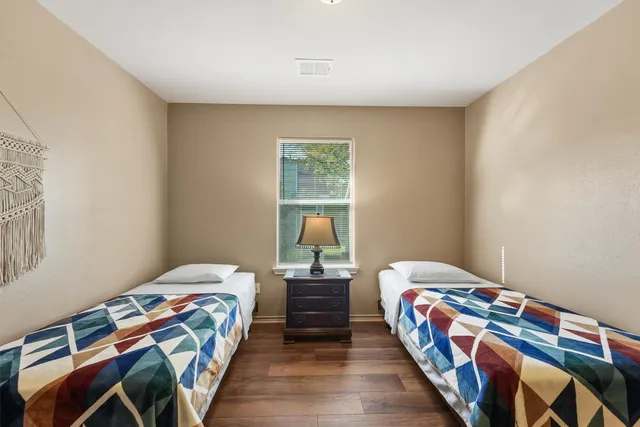 $2,400 | 195 South Walden Elms Circle, The Woodlands, TX 77382