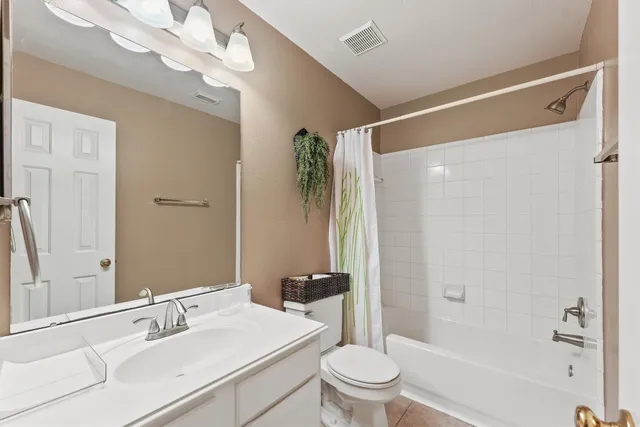 $2,400 | 195 South Walden Elms Circle, The Woodlands, TX 77382