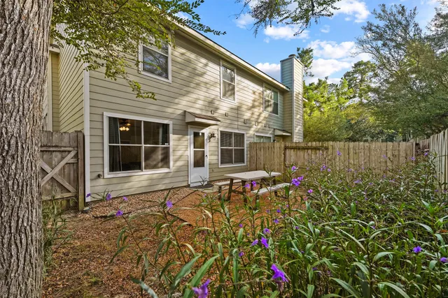 $2,400 | 195 South Walden Elms Circle, The Woodlands, TX 77382