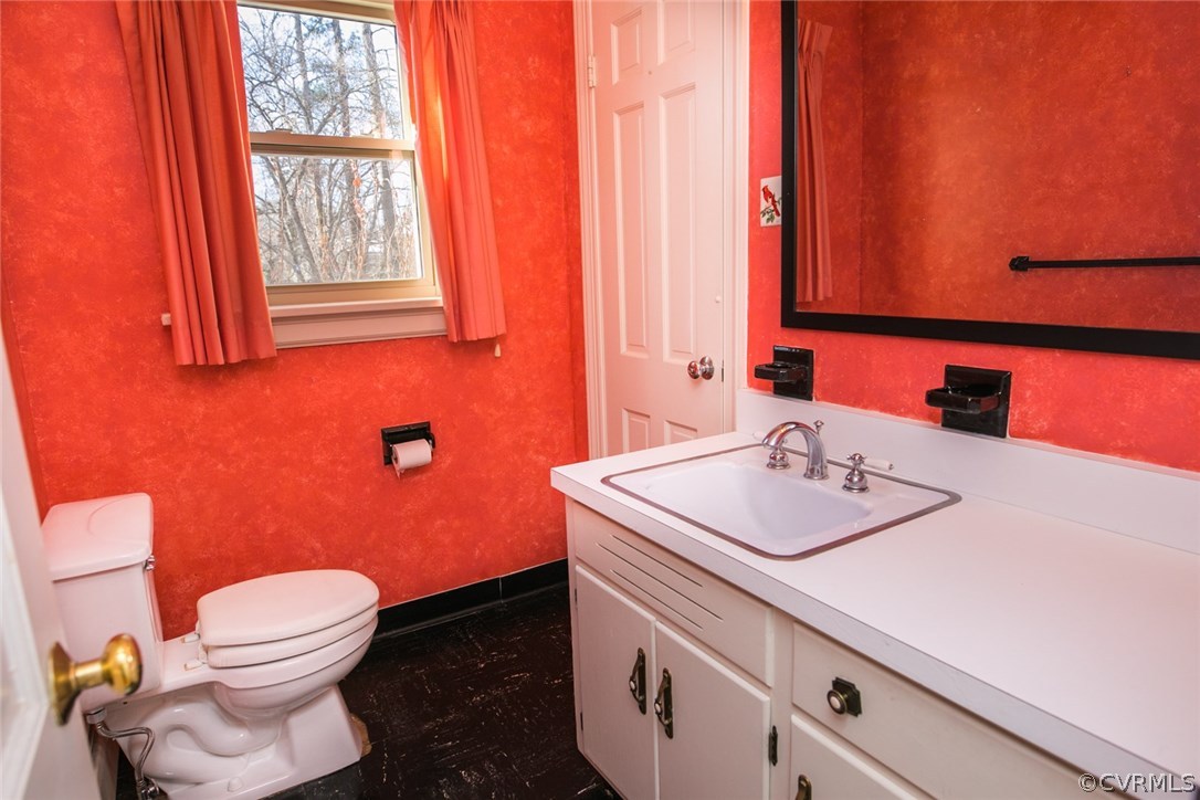 8013 Thom Road Henrico, VA 23229 - Photo 13 of 40 a bathroom with a toilet sink and mirror