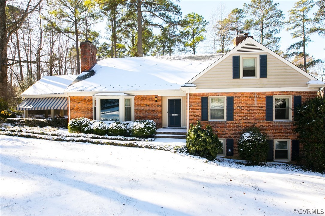 8013 Thom Road Henrico, VA 23229 - Photo 2 of 40 a front view of a house with a yard and garage