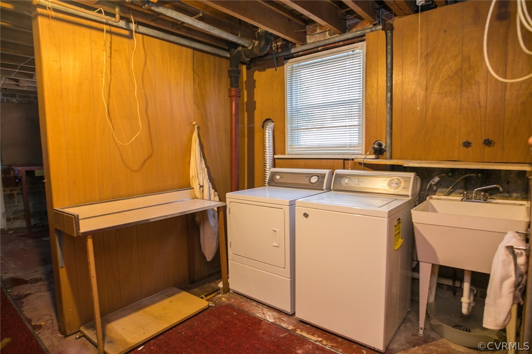 8013 Thom Road Henrico, VA 23229 - Photo 36 of 40 a utility room with dryer and washer