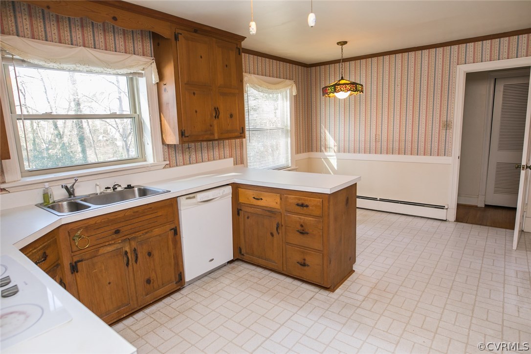 8013 Thom Road Henrico, VA 23229 - Photo 7 of 40 a spacious bathroom with a granite countertop sink mirror and a bathtub