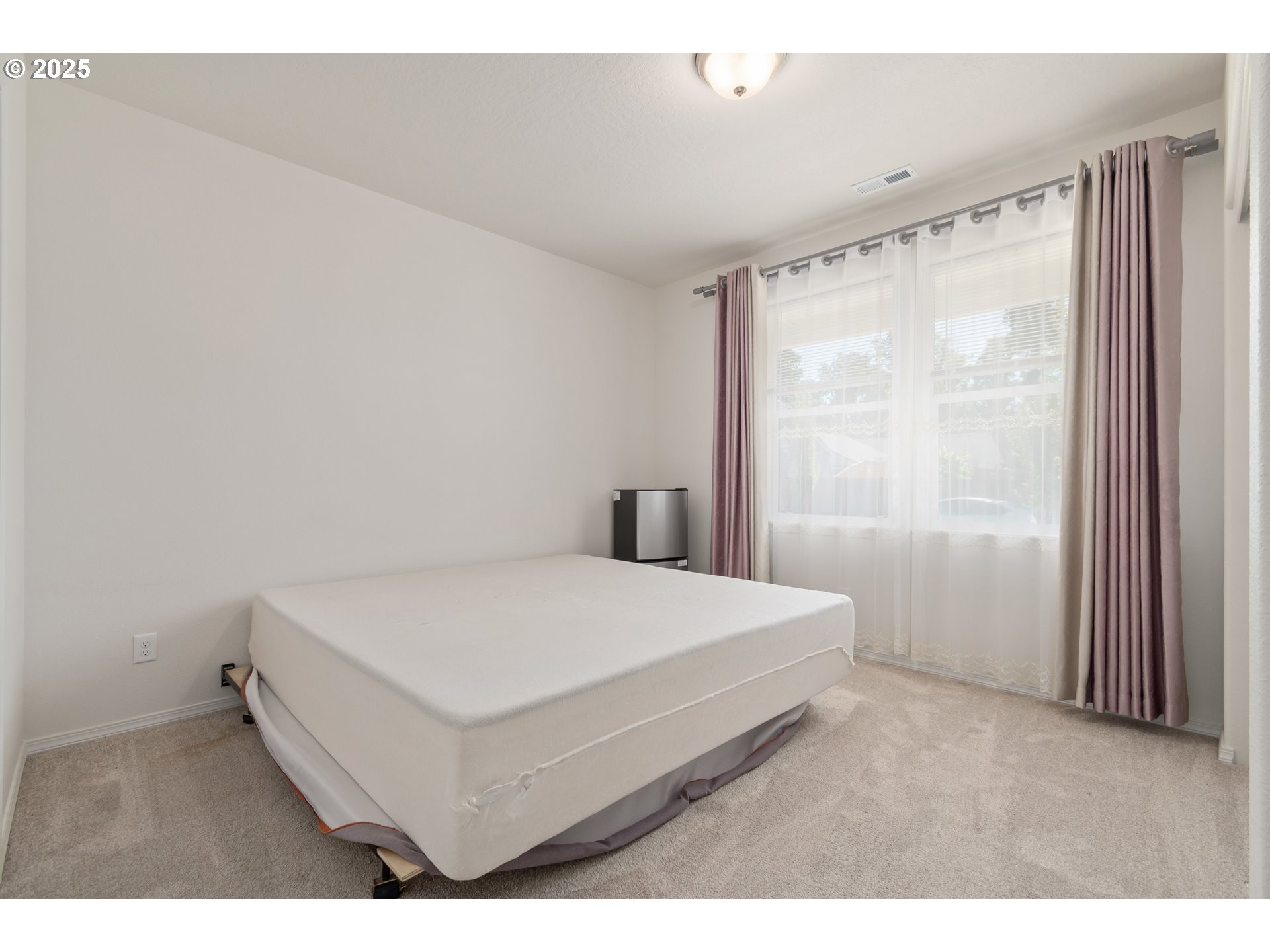 5292 Squirrel Street Springfield, OR 97478 - Photo 16 of 34 a bedroom with a bed and a window