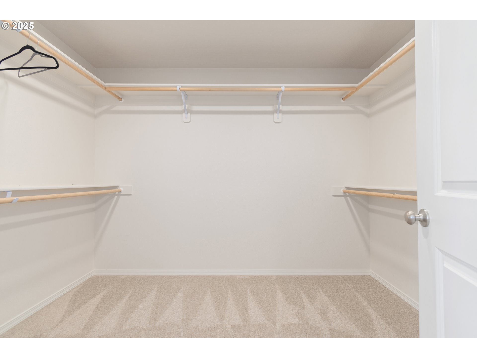 5292 Squirrel Street Springfield, OR 97478 - Photo 24 of 34 a view of an empty room