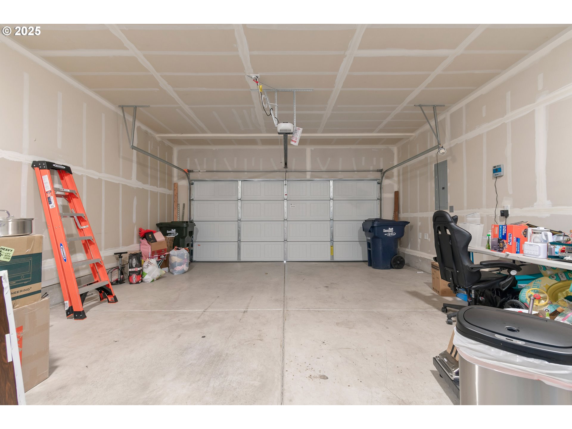5292 Squirrel Street Springfield, OR 97478 - Photo 29 of 34 a garage with furniture