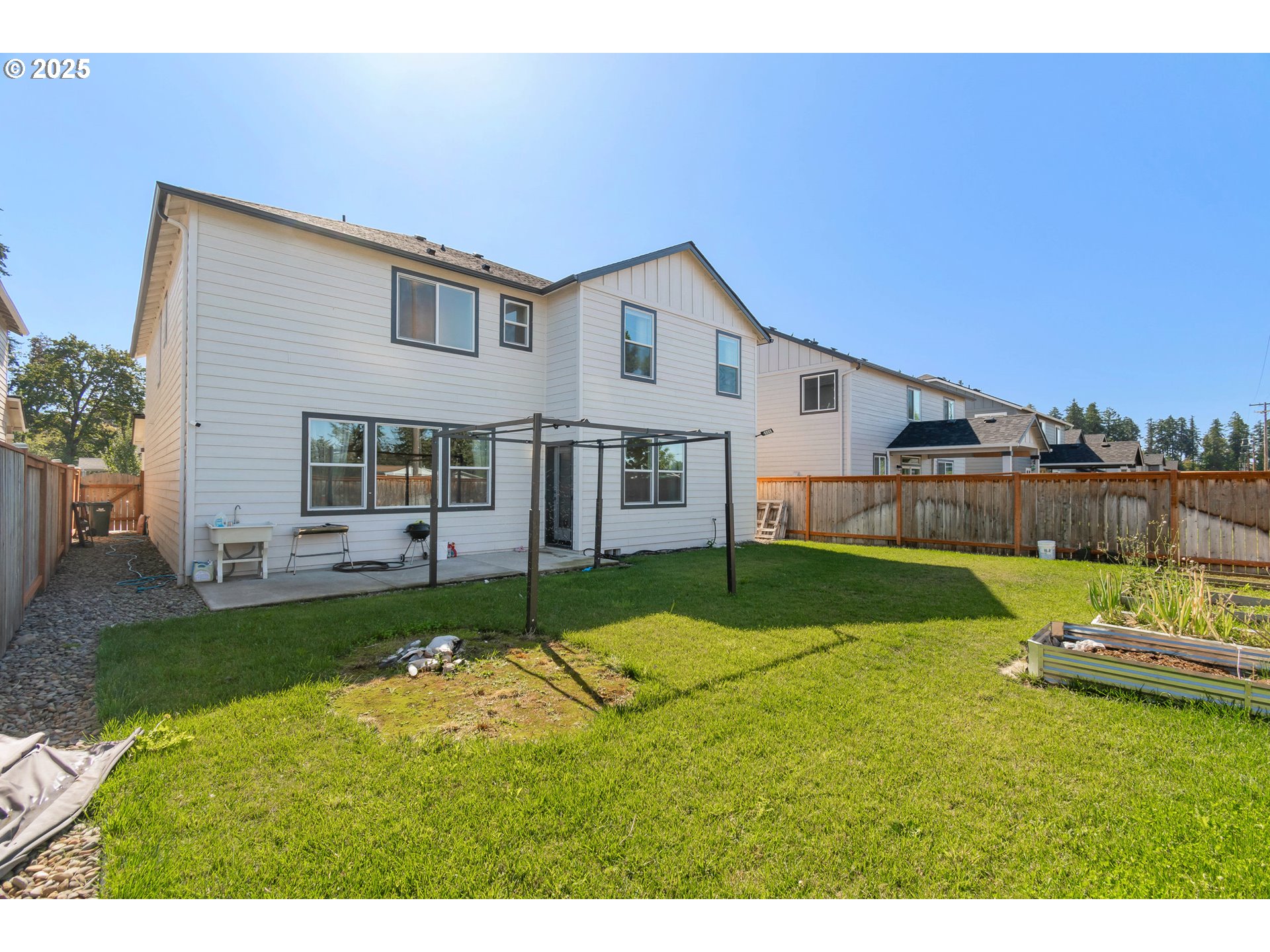 5292 Squirrel Street Springfield, OR 97478 - Photo 32 of 34 a view of a yard in front of house