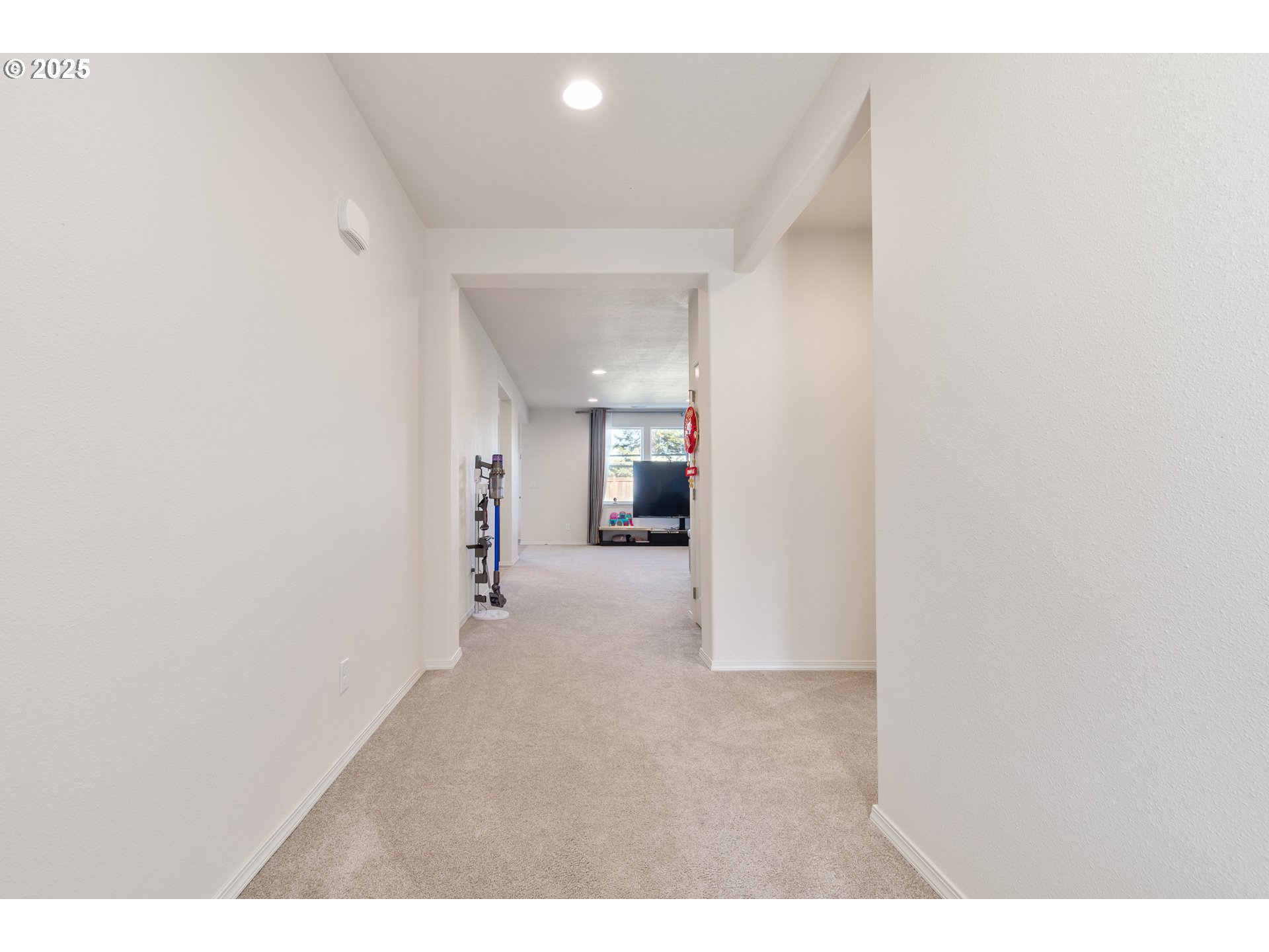 5292 Squirrel Street Springfield, OR 97478 - Photo 4 of 34 close view of an empty room with wooden floor