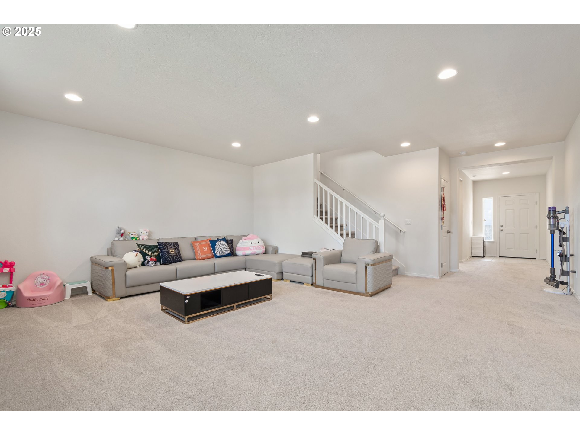 5292 Squirrel Street Springfield, OR 97478 - Photo 6 of 34 a living room with furniture and a couch