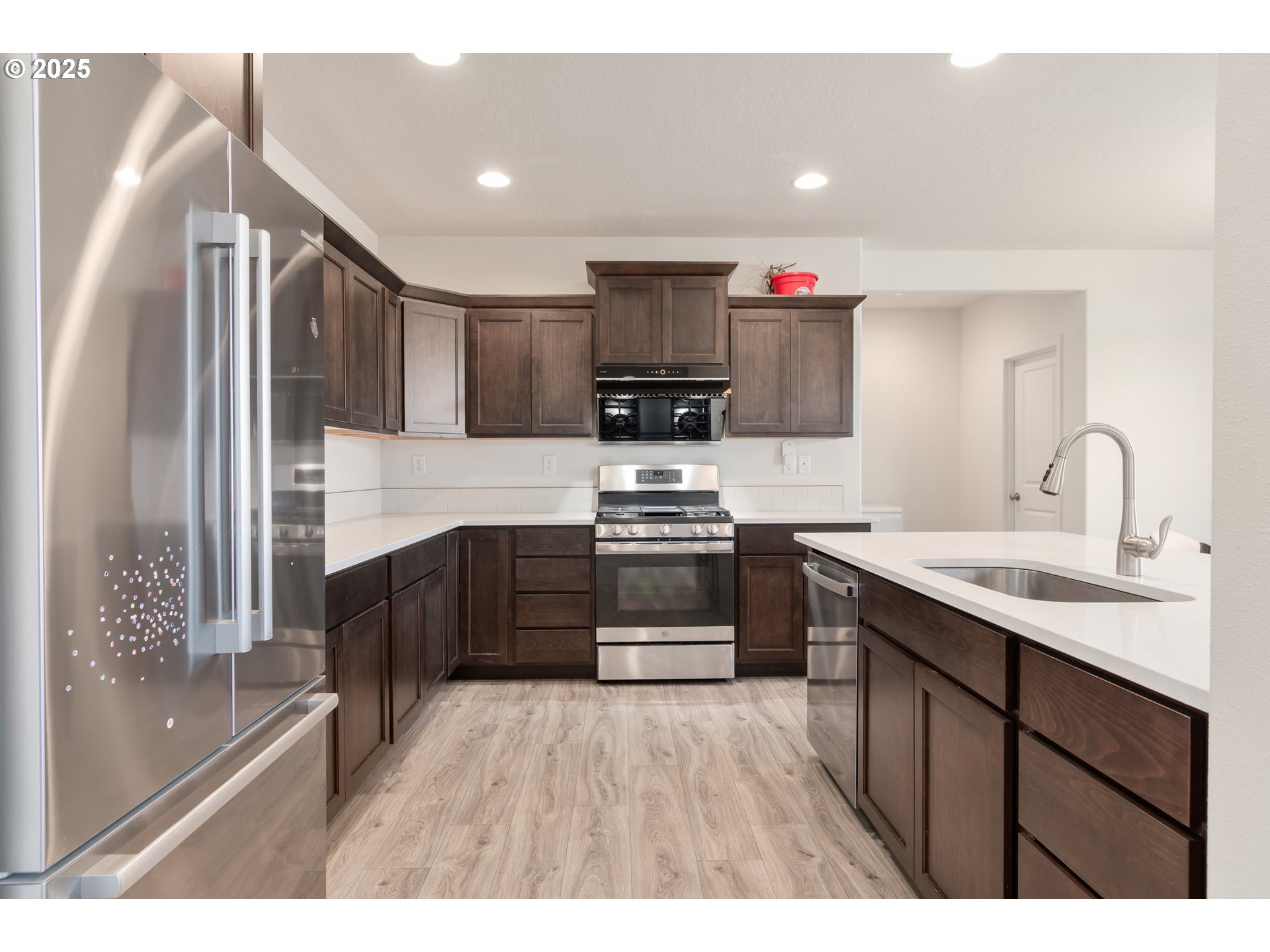 5292 Squirrel Street Springfield, OR 97478 - Photo 9 of 34 a kitchen with granite countertop a refrigerator stove top oven and sink