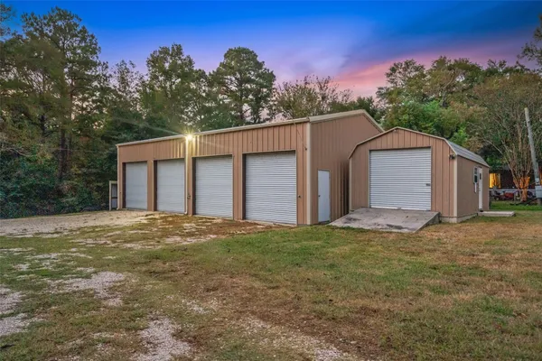 $339,000 | 242 Magnolia Drive, Onalaska, TX 77360