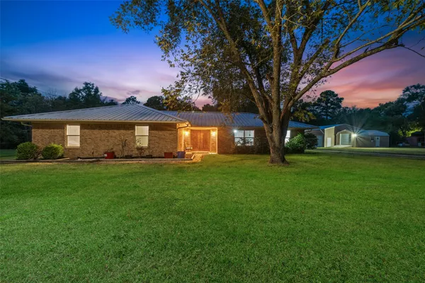 $339,000 | 242 Magnolia Drive, Onalaska, TX 77360