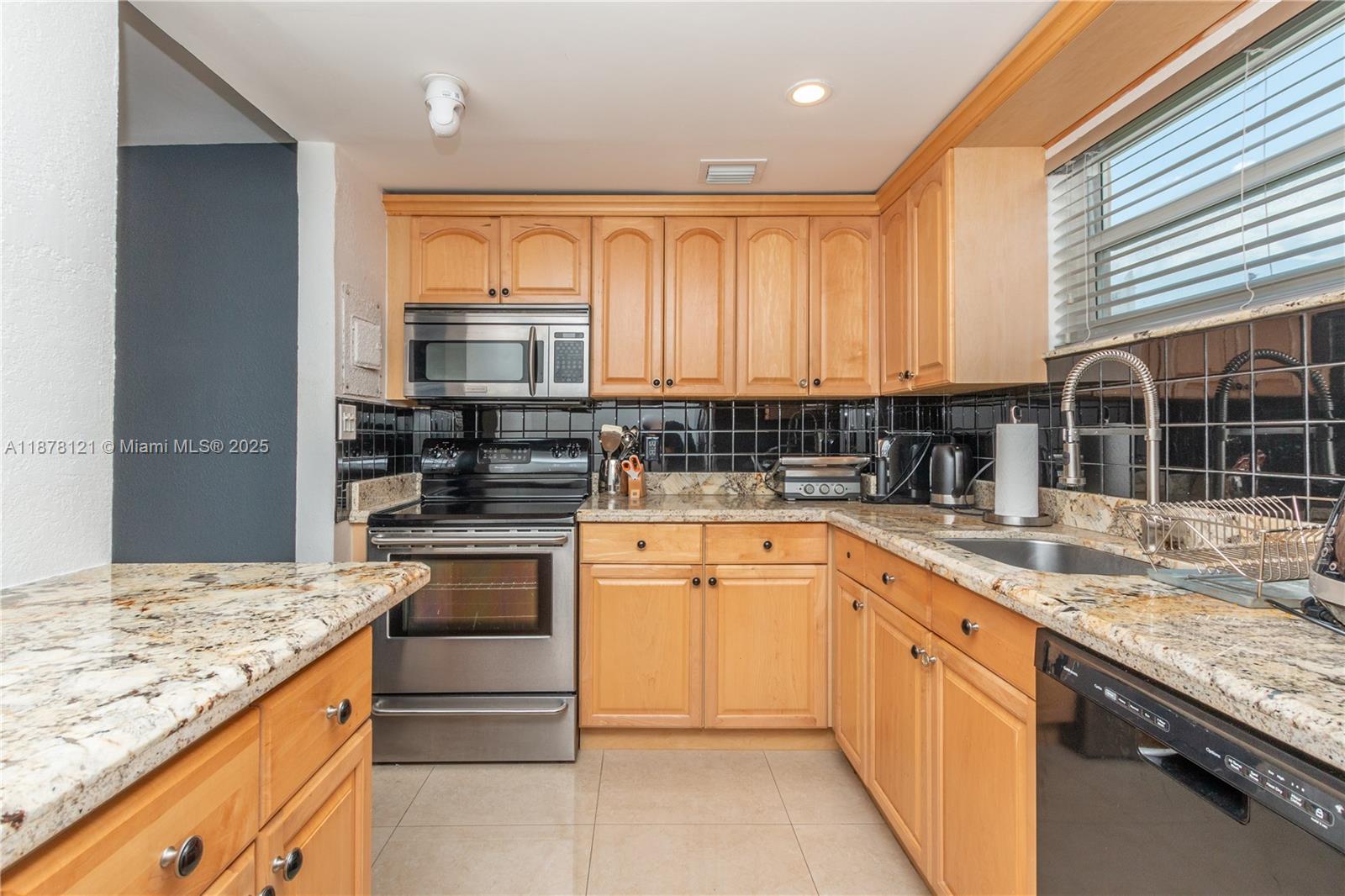 1750 James Avenue, Unit 6D Miami Beach, FL 33139 - Photo 4 of 22