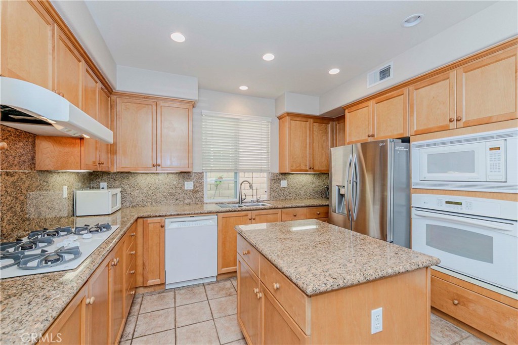 67 Canopy Irvine, CA 92603 - Photo 6 of 37
