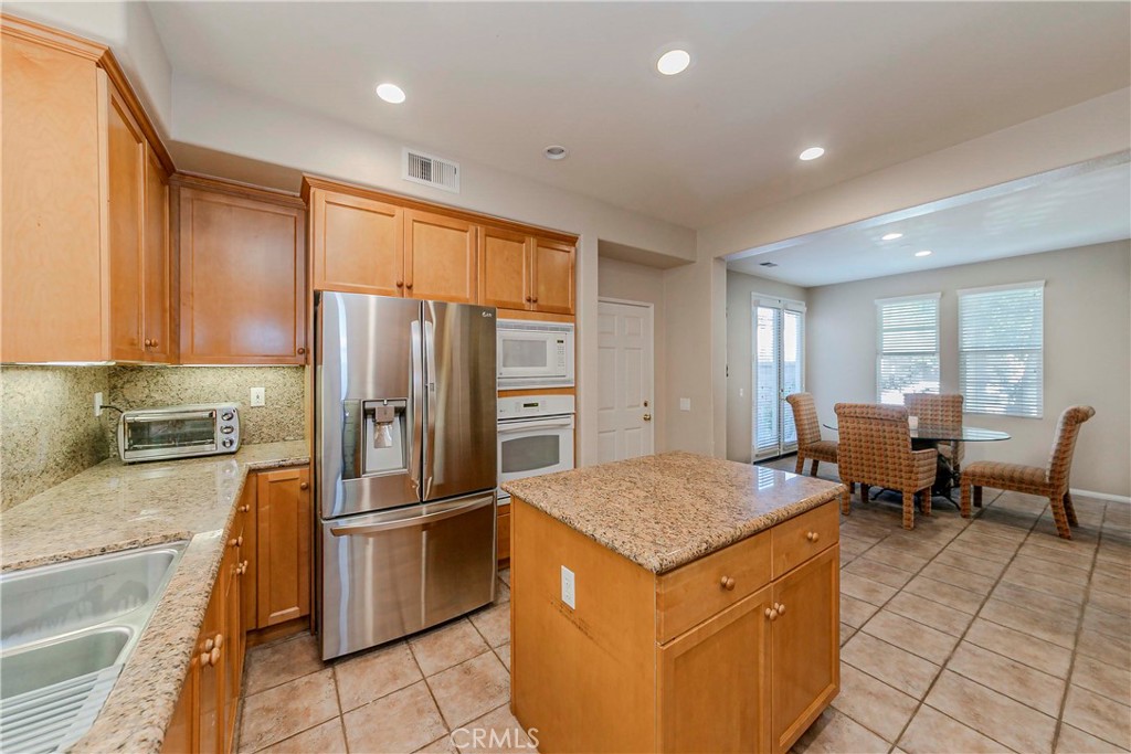 67 Canopy Irvine, CA 92603 - Photo 7 of 37