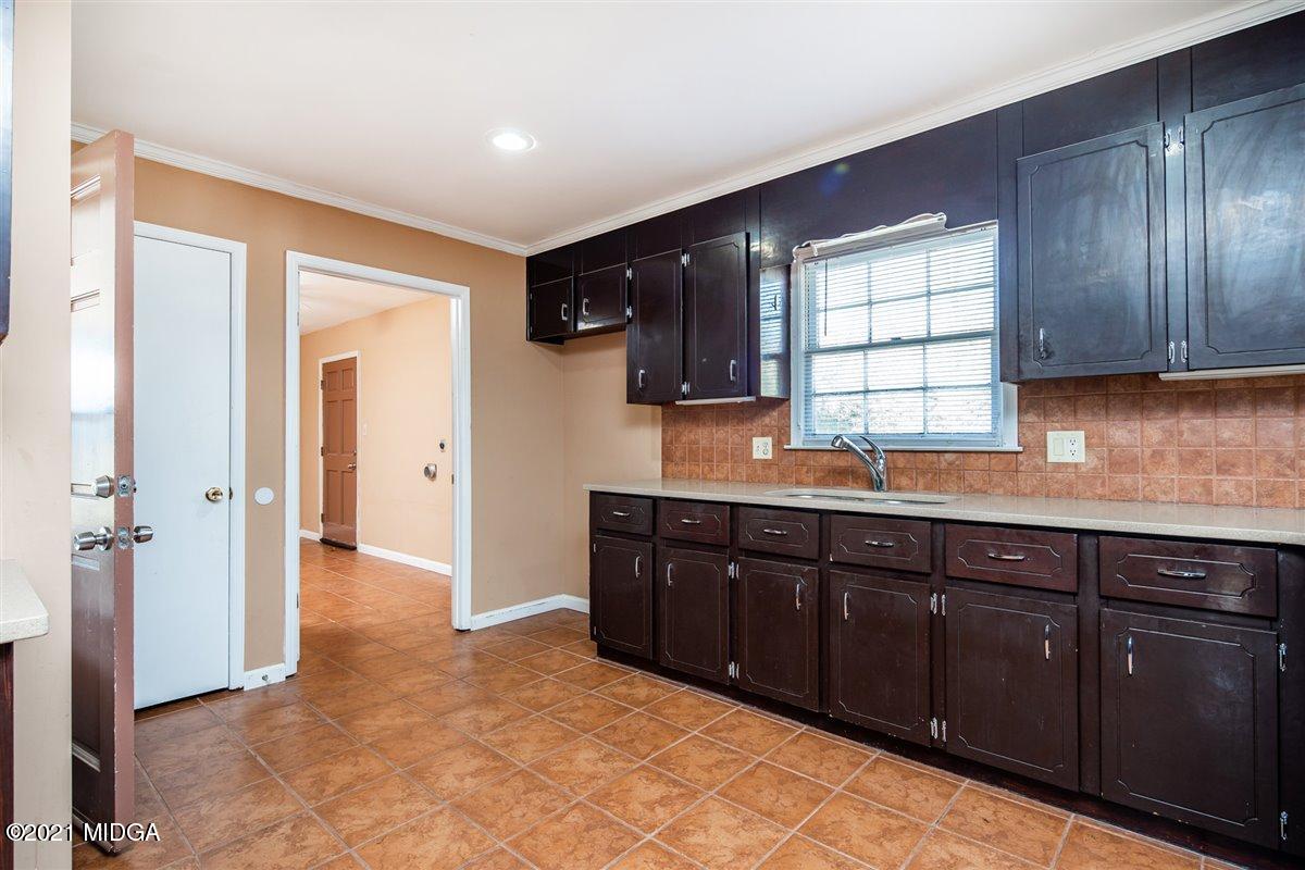 3309 Sandy Circle Macon, GA 31216 - Photo 14 of 35 a kitchen with stainless steel appliances granite countertop a refrigerator and a sink
