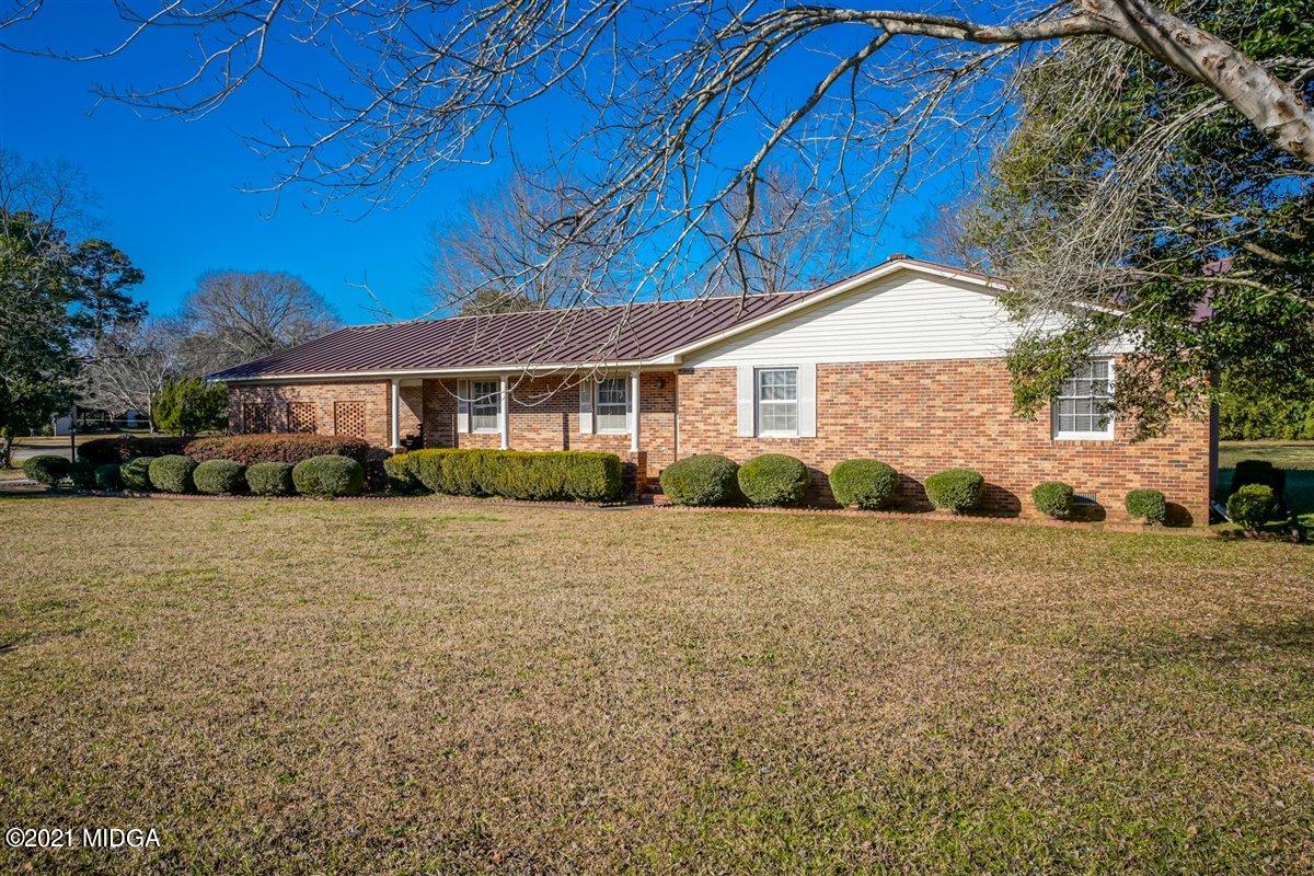 3309 Sandy Circle Macon, GA 31216 - Photo 4 of 35 a front view of a house with a yard