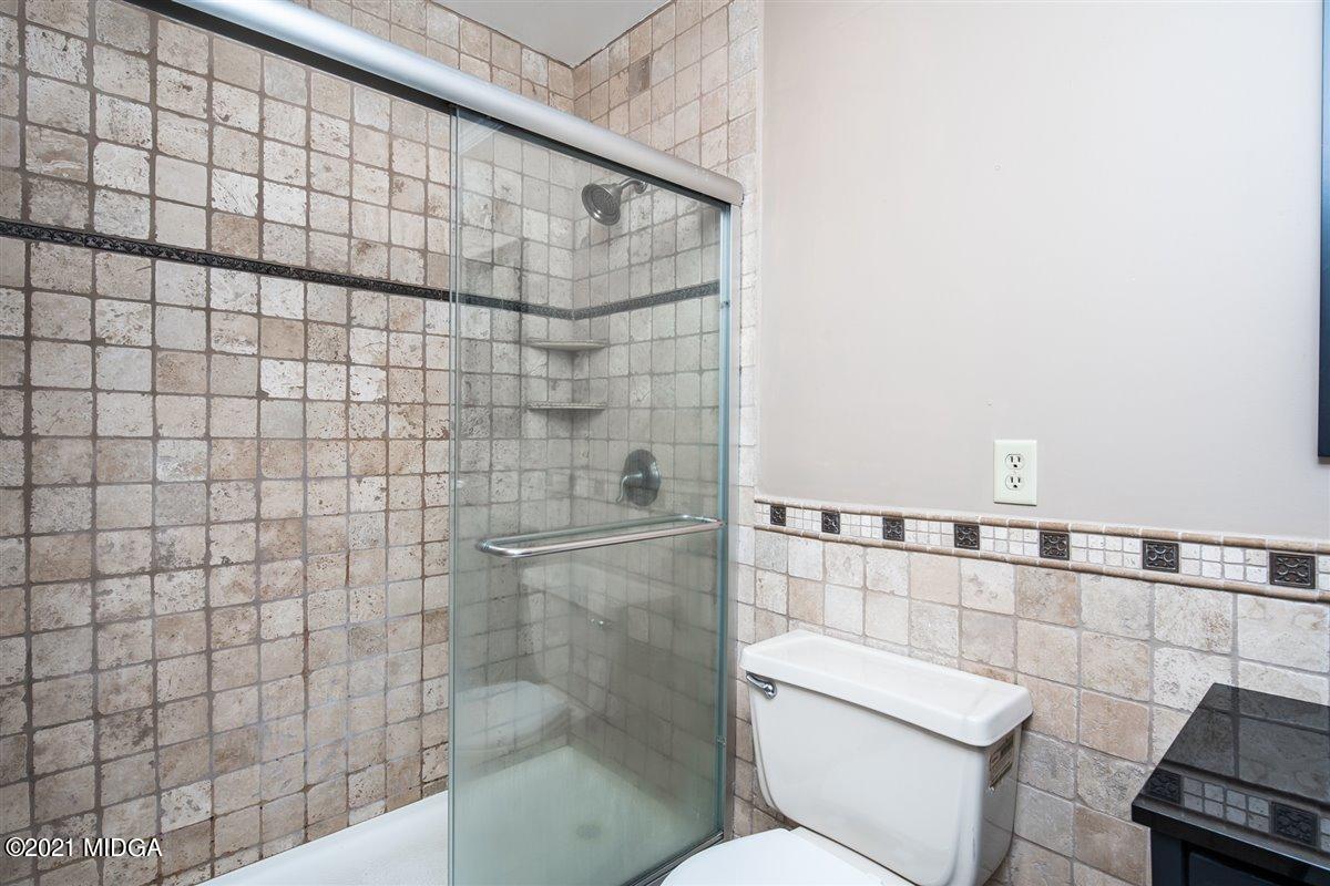 3309 Sandy Circle Macon, GA 31216 - Photo 33 of 35 a bathroom with a toilet and shower
