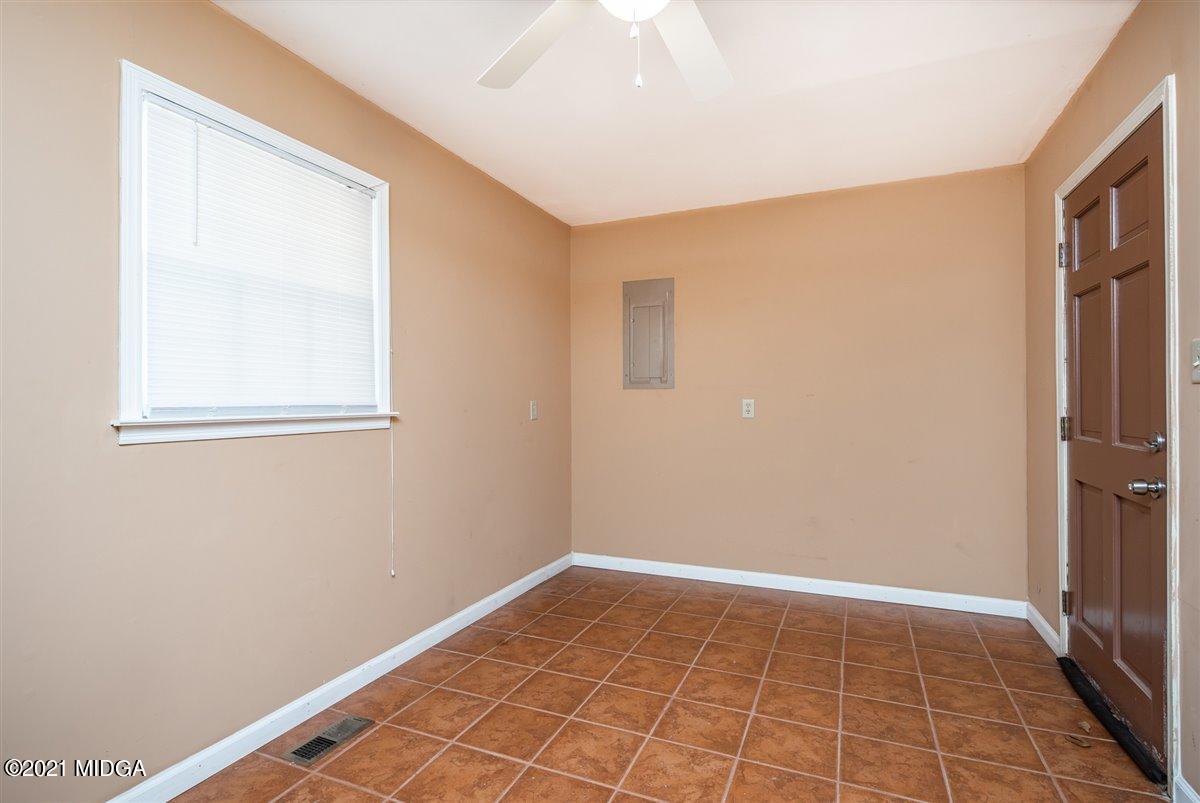 3309 Sandy Circle Macon, GA 31216 - Photo 35 of 35 an empty room with windows