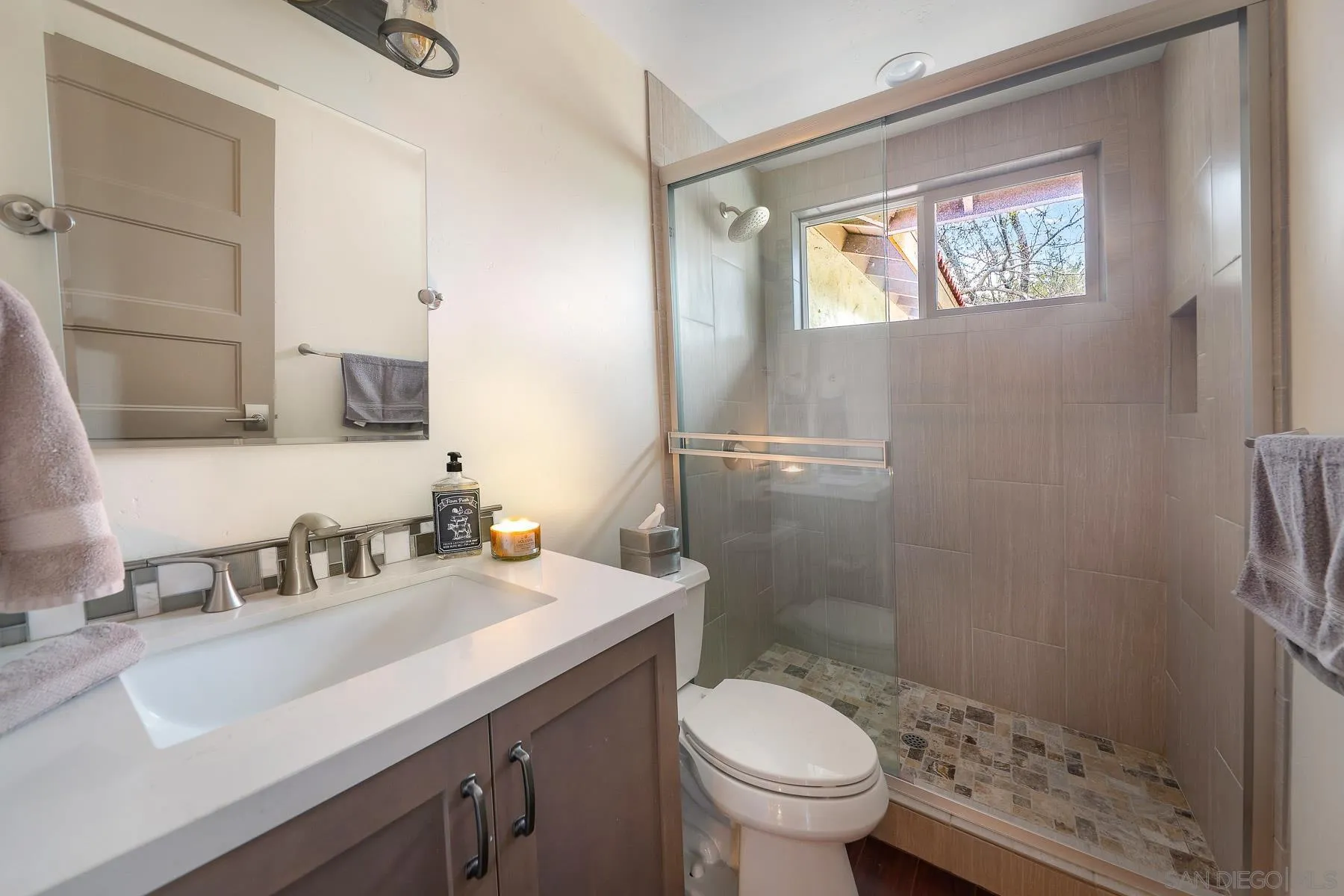 4026 Highway 78 Julian, CA 92036 - Photo 31 of 54 Guest bathroom