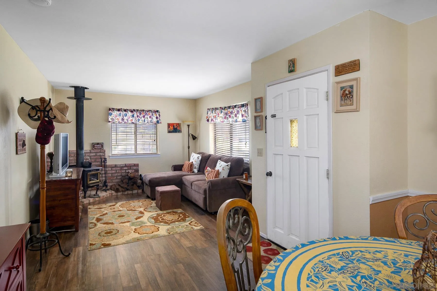 4026 Highway 78 Julian, CA 92036 - Photo 35 of 54 Guest house living room