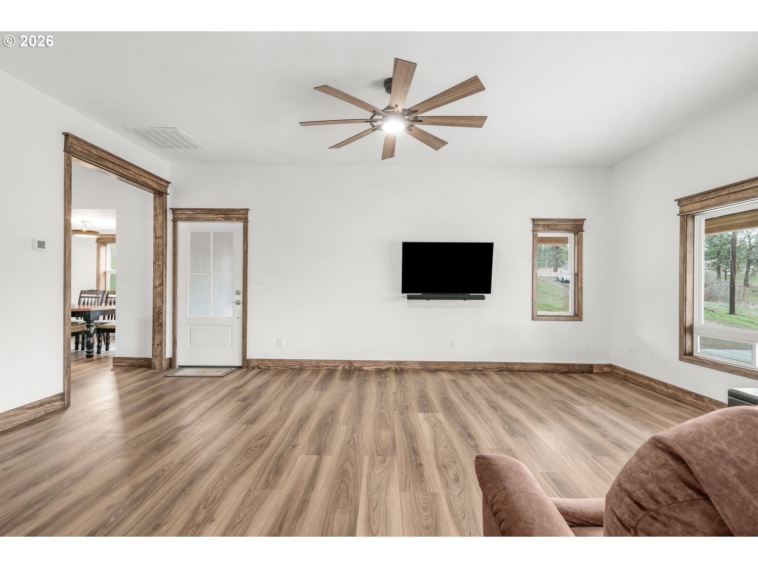 932 Zelinski Road Goldendale, WA 98620 - Photo 11 of 40 a living room with a bed furniture and a window