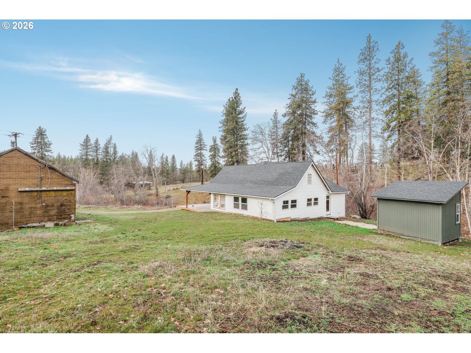 932 Zelinski Road Goldendale, WA 98620 - Photo 31 of 40 a house with green field in front of it