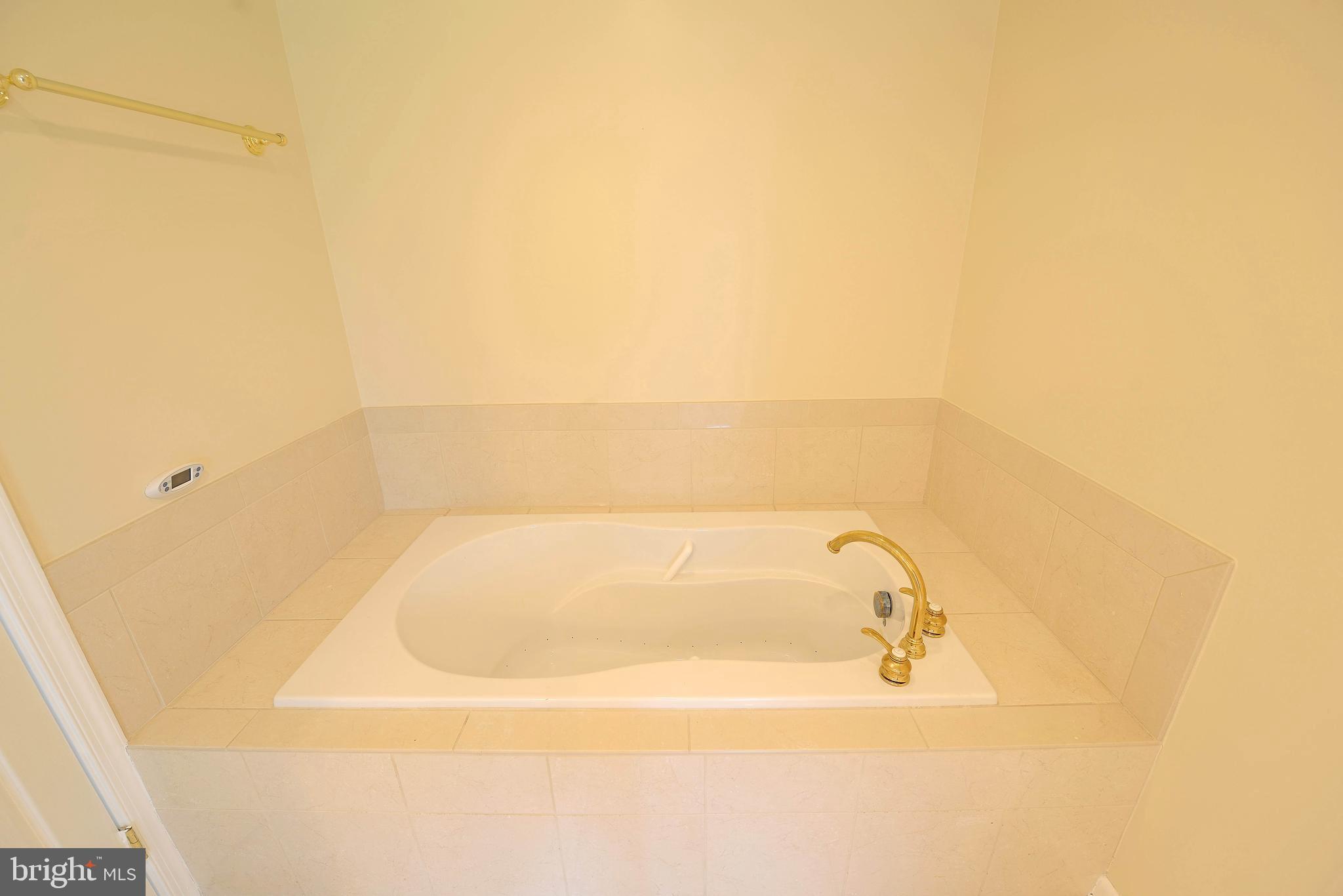 1883 Poplar Ridge Road Pasadena, MD 21122 - Photo 19 of 36 soaking tub