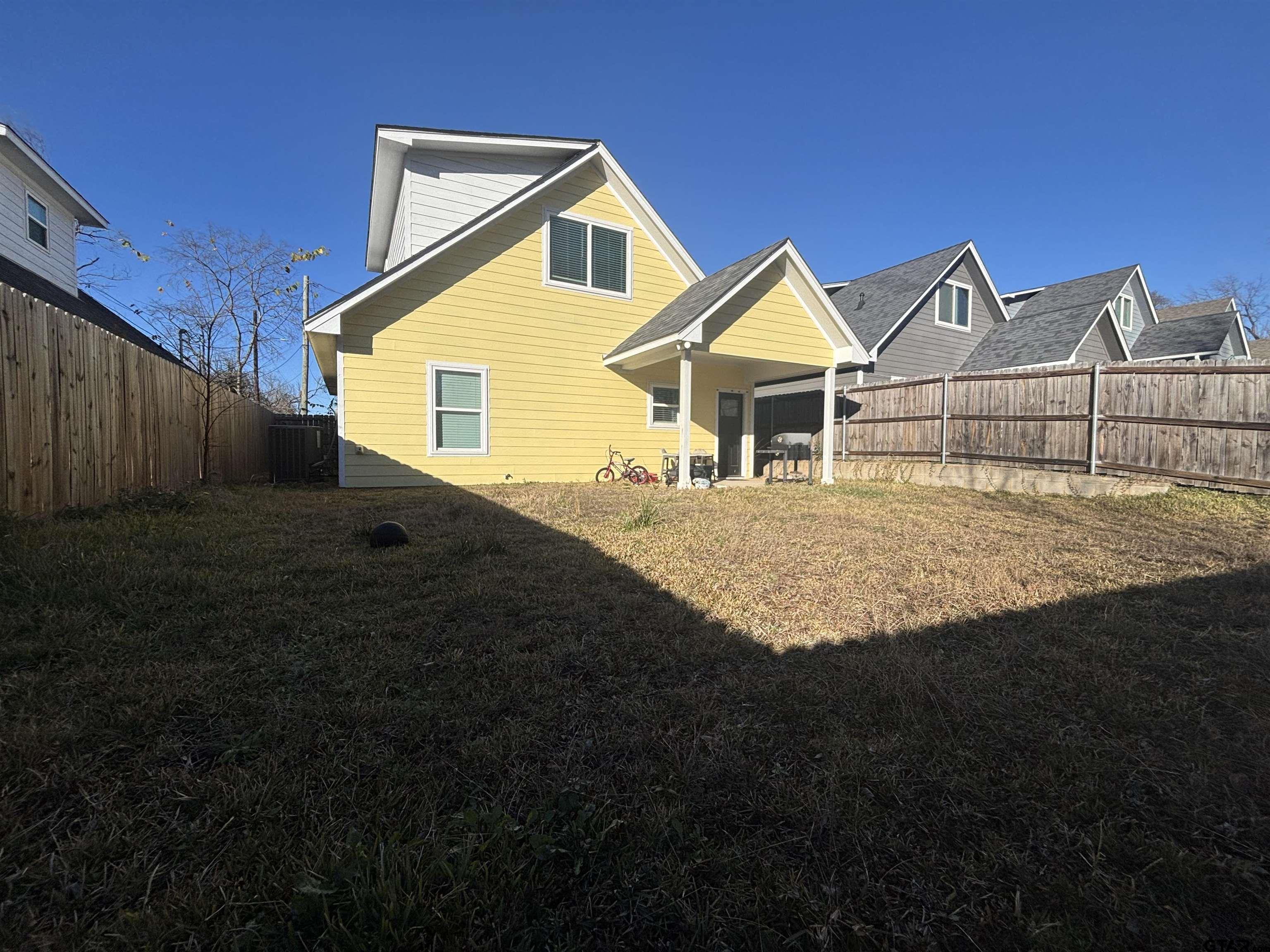 1338 West Shaw Street Tyler, TX 75701 - Photo 3 of 37