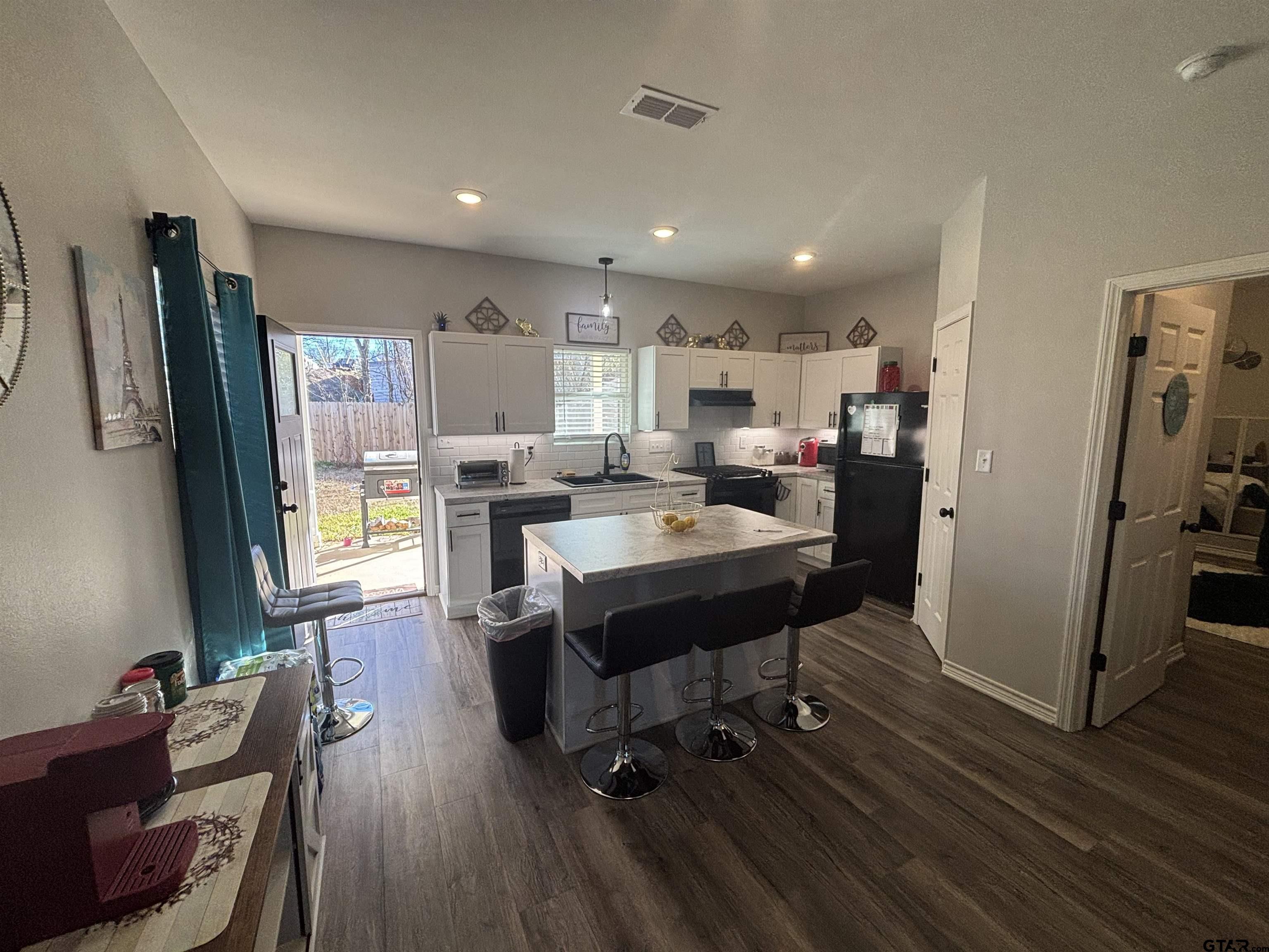 1338 West Shaw Street Tyler, TX 75701 - Photo 6 of 37