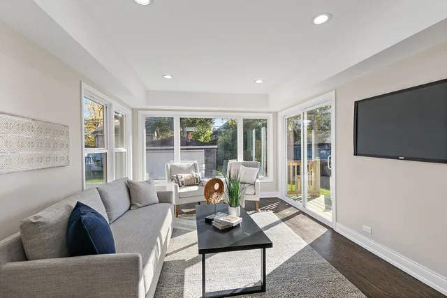 $684,999 | 241 North Hamlin Avenue, Park Ridge, IL 60068