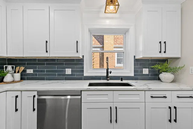 $699,000 | 241 North Hamlin Avenue, Park Ridge, IL 60068