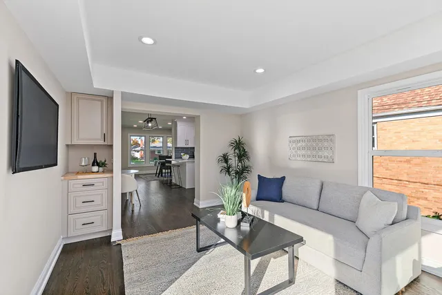 $699,000 | 241 North Hamlin Avenue, Park Ridge, IL 60068