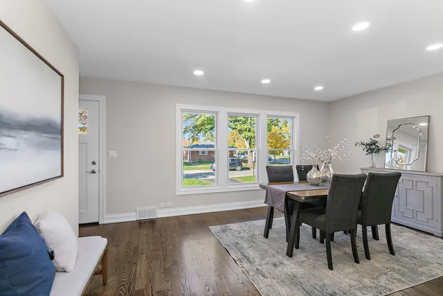 $699,000 | 241 North Hamlin Avenue, Park Ridge, IL 60068