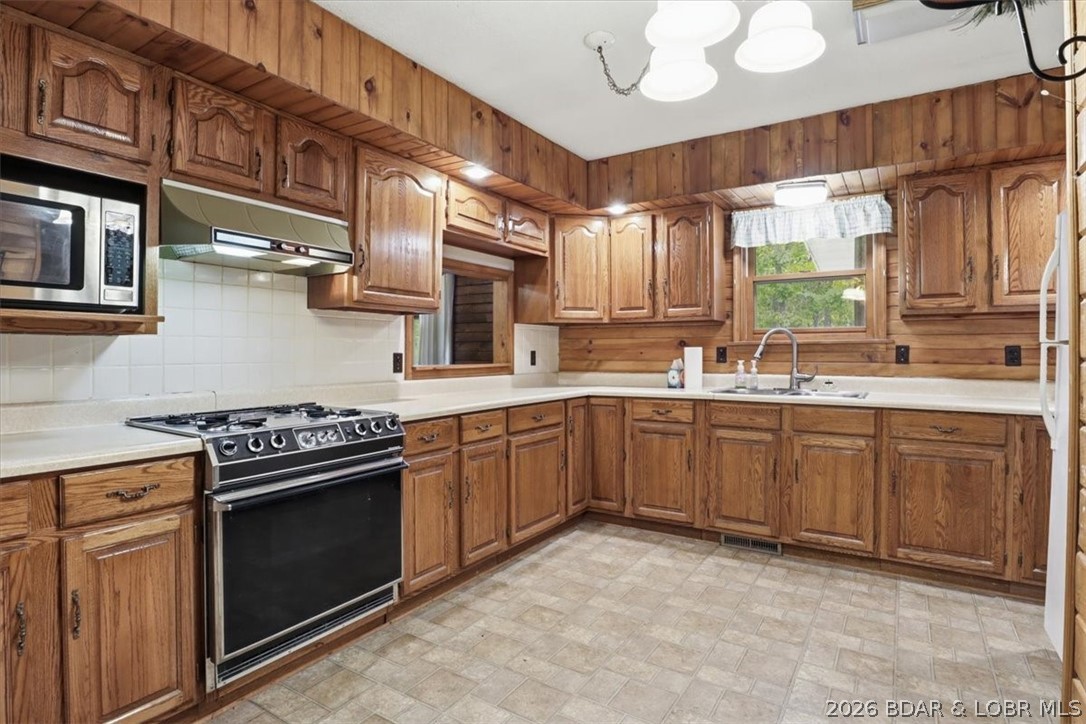 517 Timber Ridge Road Sunrise Beach, MO 65079 - Photo 14 of 37