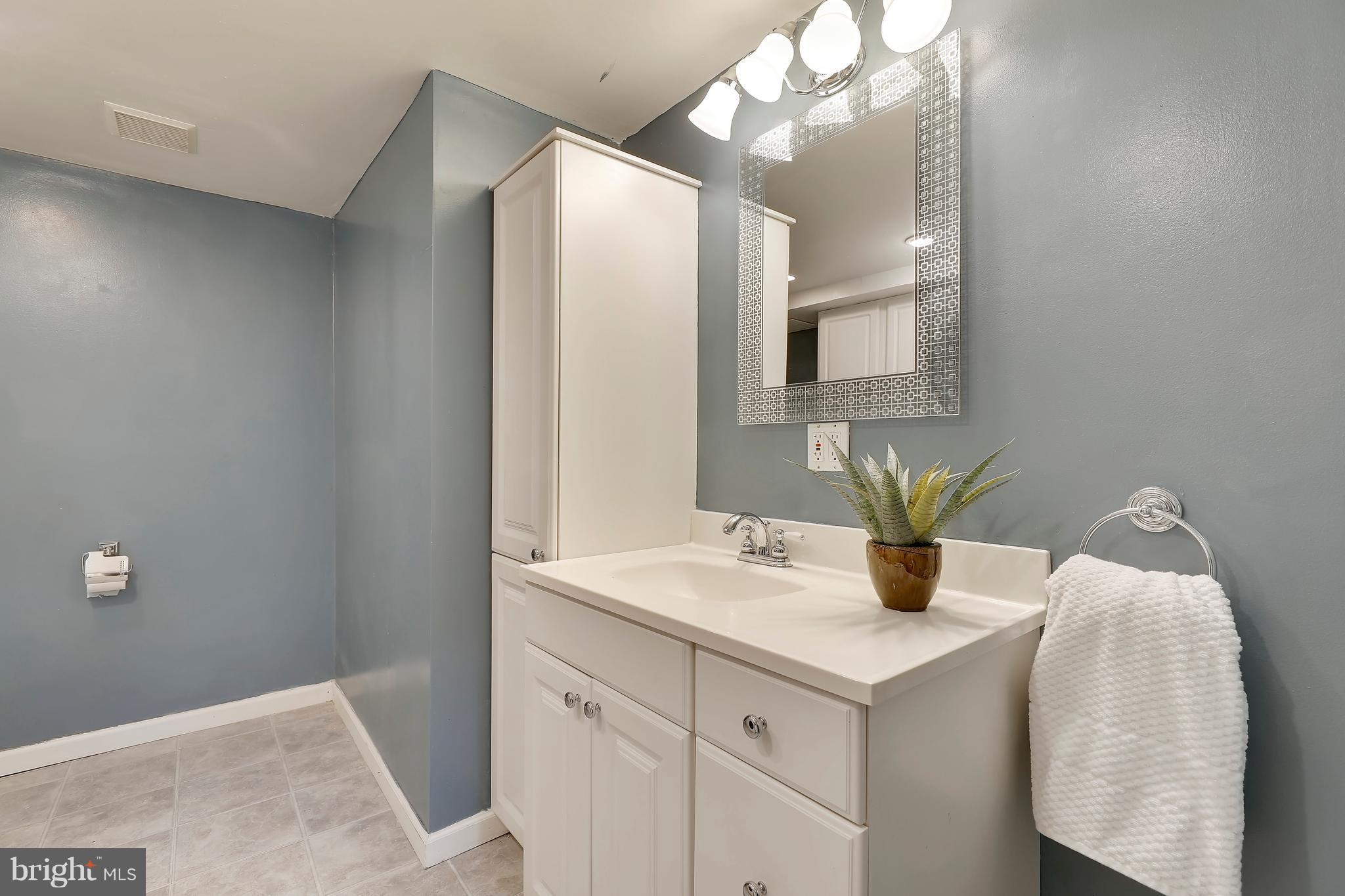 827 Windsor Road Arnold, MD 21012 - Photo 14 of 29 L/L HALF BATH IN LAUNDRY