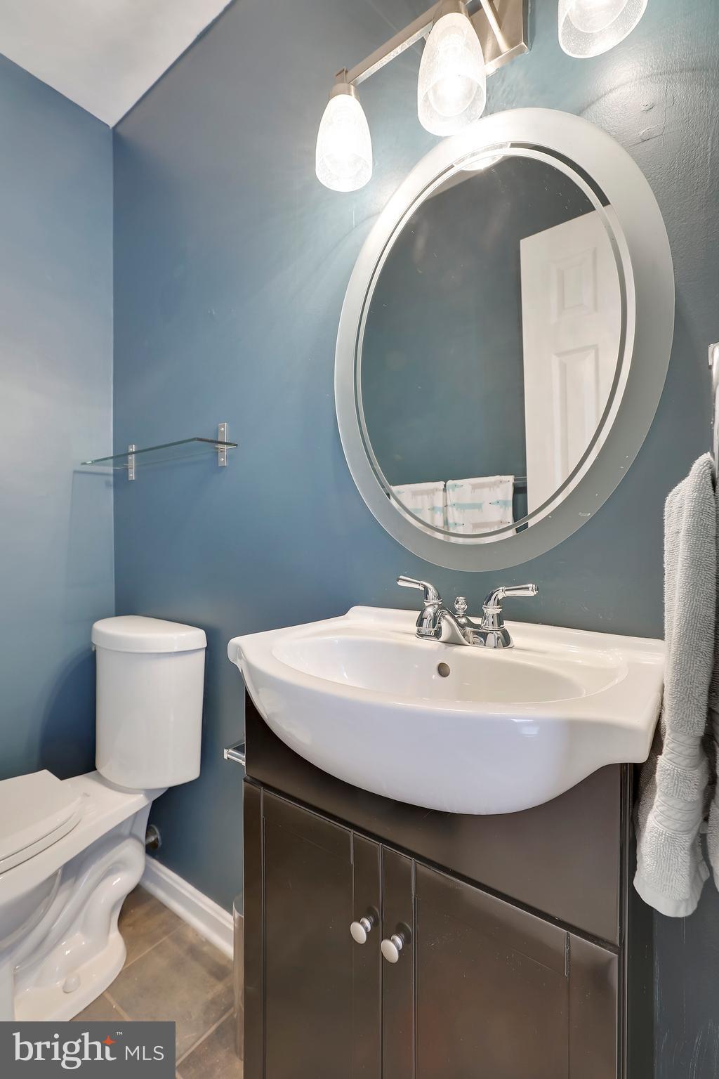 827 Windsor Road Arnold, MD 21012 - Photo 22 of 29 2ND MASTER HALF BATH