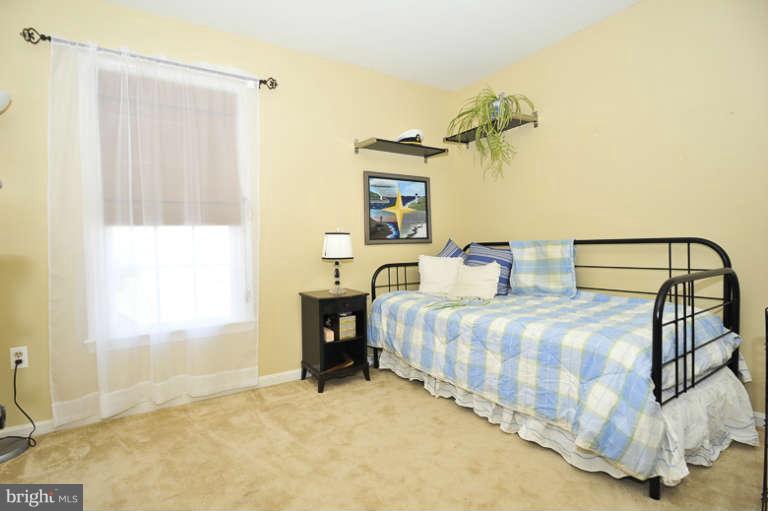 7723 Huntsman Boulevard Springfield, VA 22153 - Photo 17 of 29 Bedroom #2 on upper level
