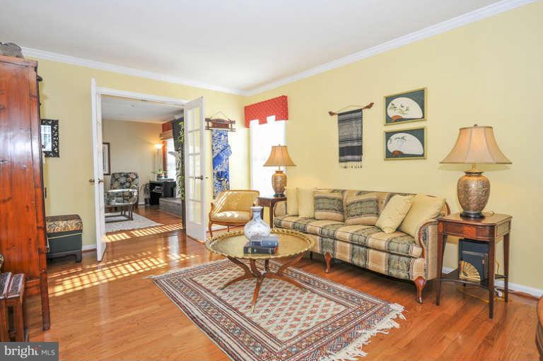 7723 Huntsman Boulevard Springfield, VA 22153 - Photo 4 of 29 Living Room