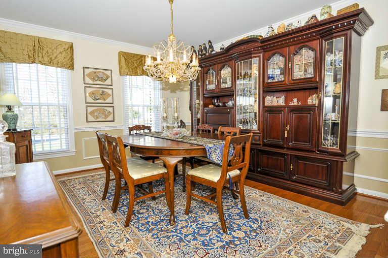 7723 Huntsman Boulevard Springfield, VA 22153 - Photo 5 of 29 Dining room
