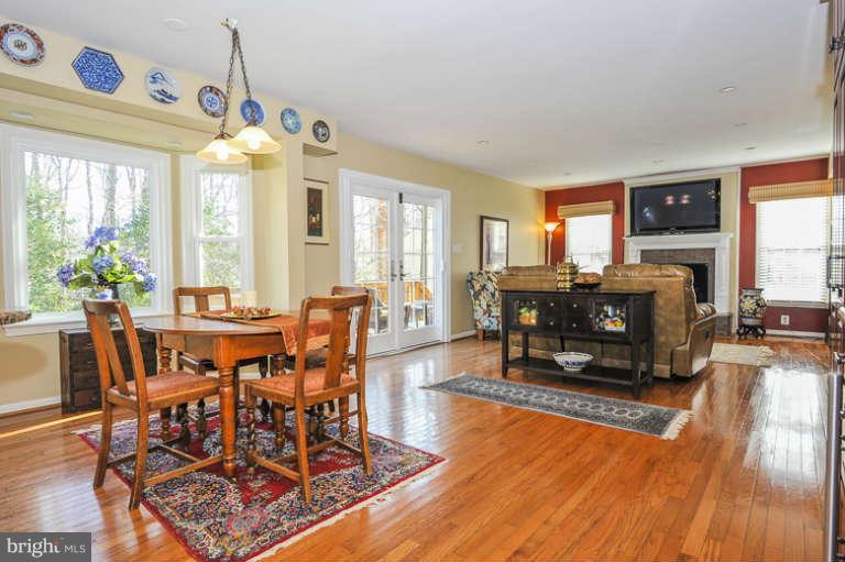 7723 Huntsman Boulevard Springfield, VA 22153 - Photo 9 of 29 Eat-in Kitchen with table space