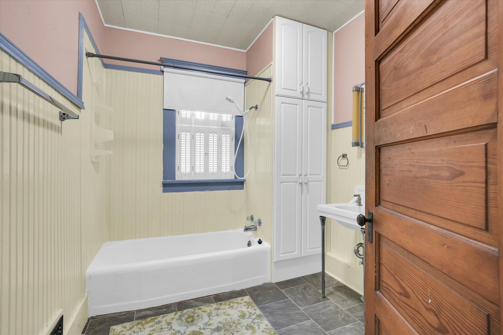 430 Indiana Avenue De Land, IL 61839 - Photo 22 of 48 a bathroom with a bathtub a window and a shower
