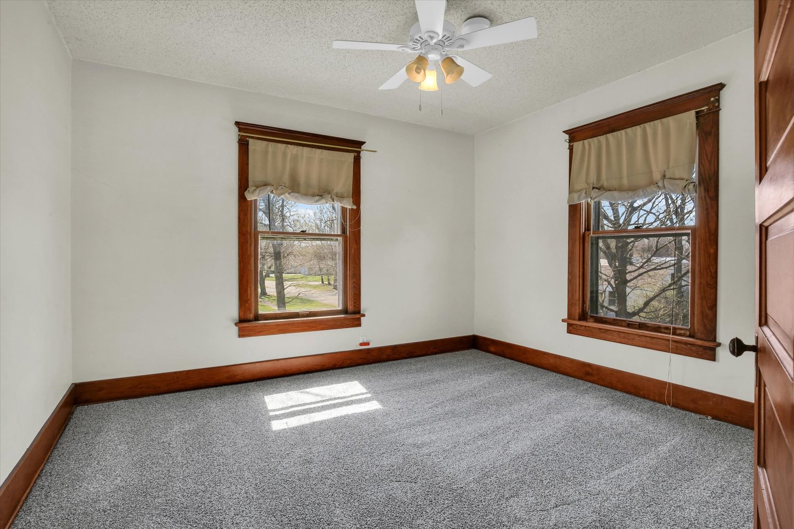 430 Indiana Avenue De Land, IL 61839 - Photo 28 of 48 a view of an empty room with a window
