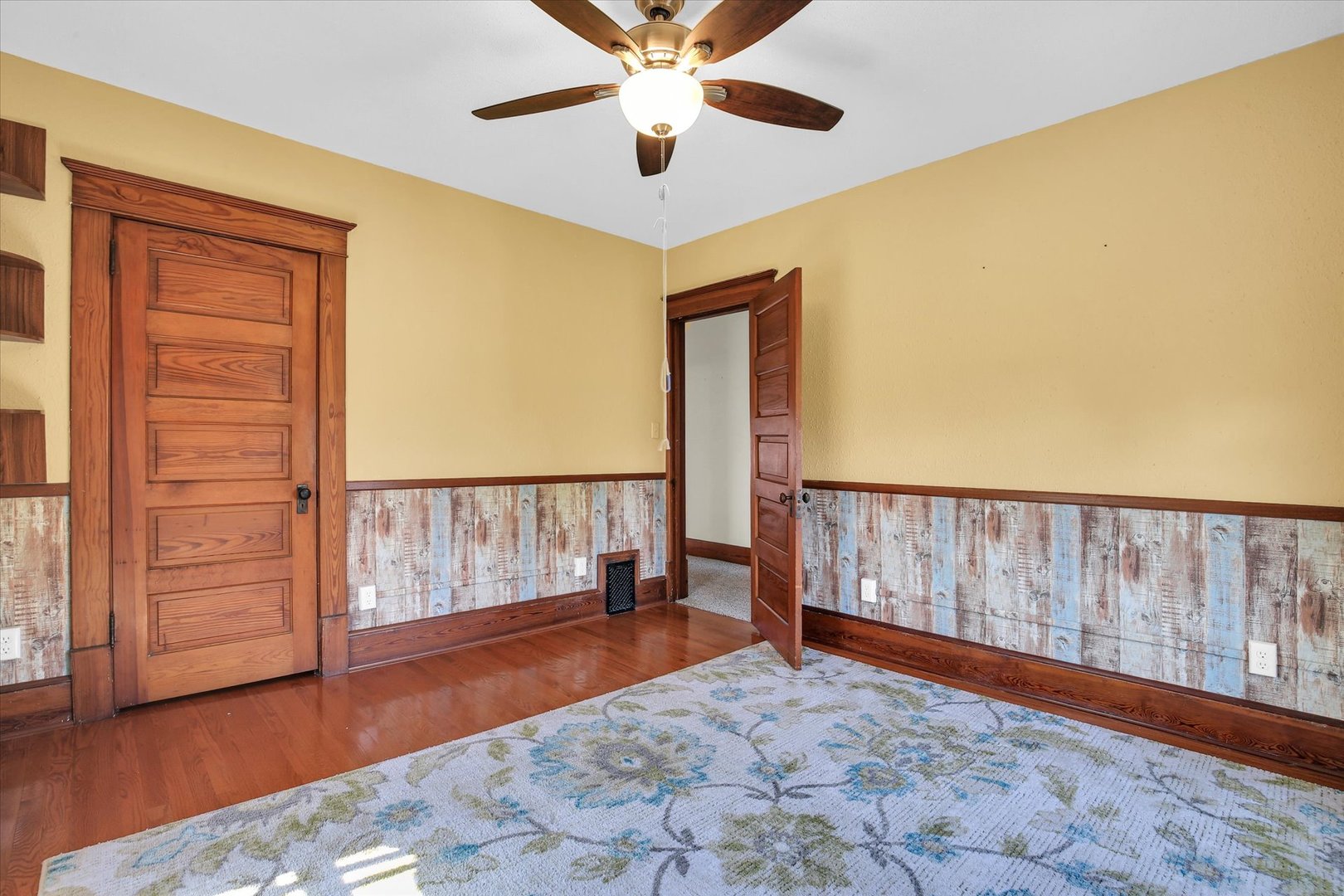 430 Indiana Avenue De Land, IL 61839 - Photo 31 of 48 a view of entryway