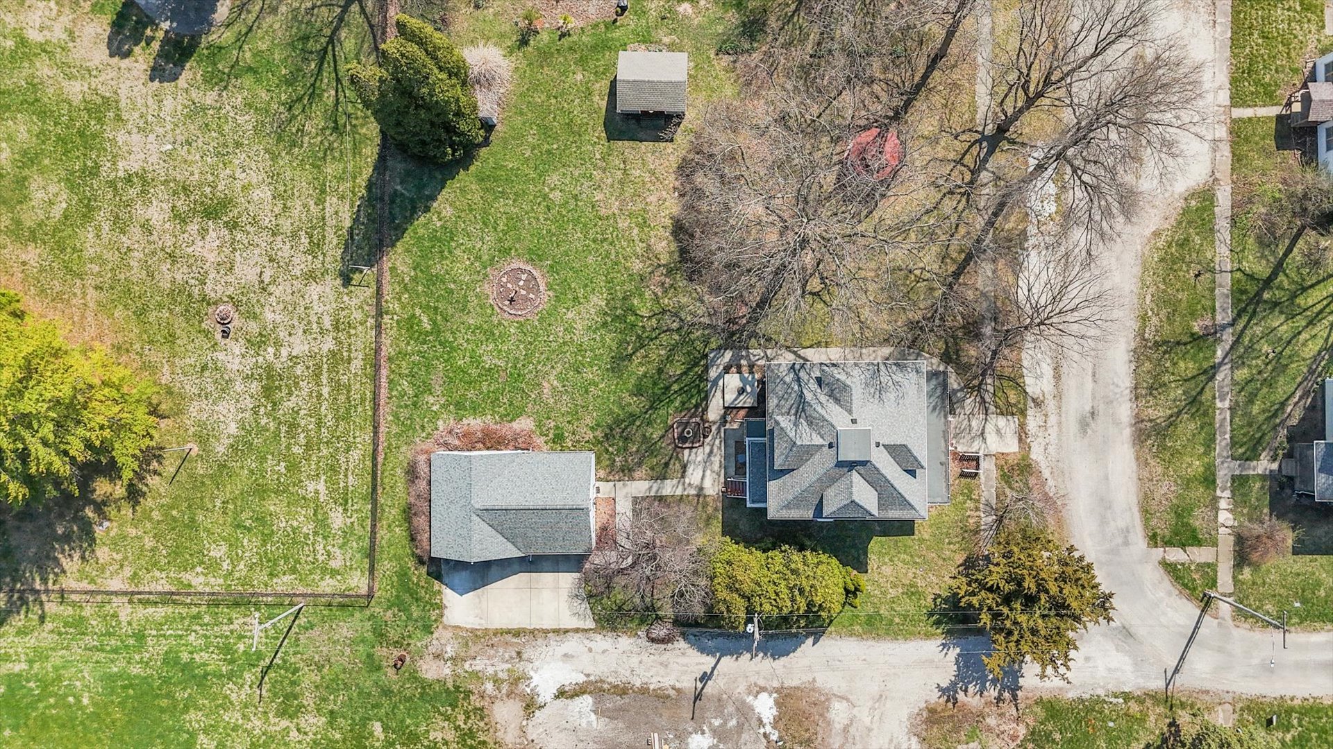 430 Indiana Avenue De Land, IL 61839 - Photo 47 of 48 a front view of a house with a yard