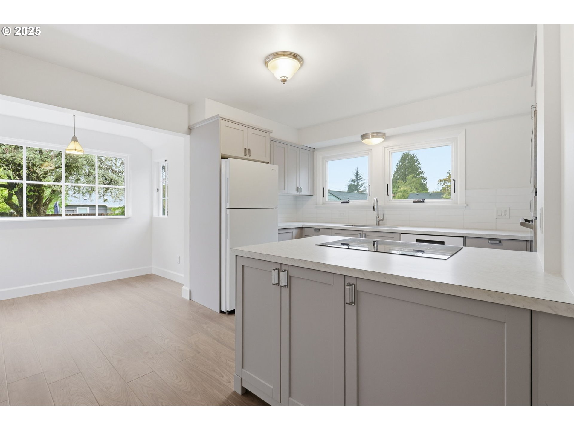 5919 Northeast 28th Avenue Portland, OR 97211 - Photo 11 of 44