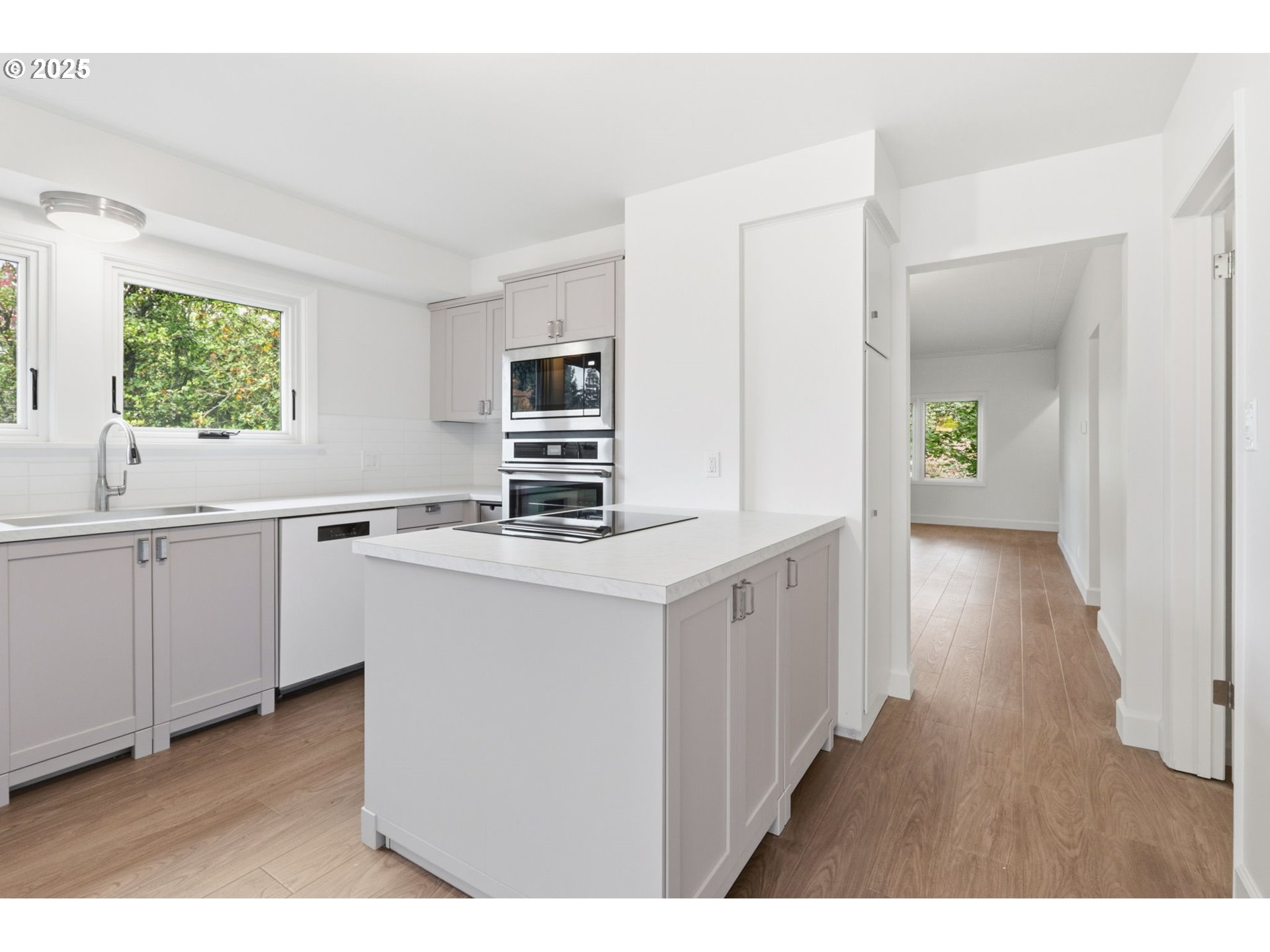 5919 Northeast 28th Avenue Portland, OR 97211 - Photo 12 of 44