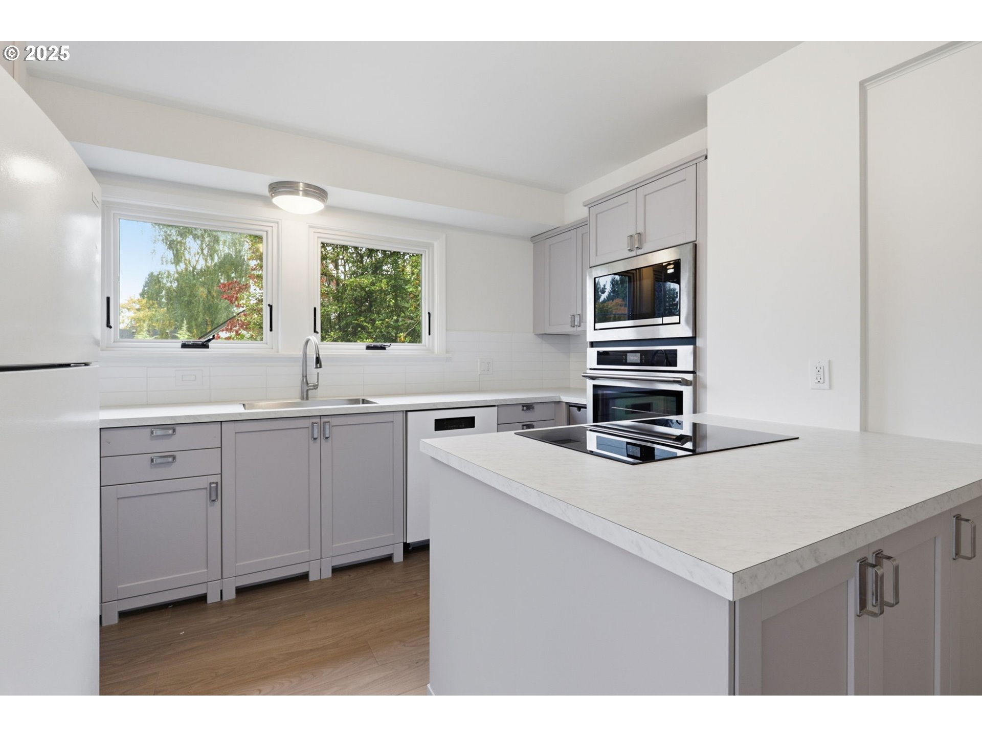 5919 Northeast 28th Avenue Portland, OR 97211 - Photo 13 of 44