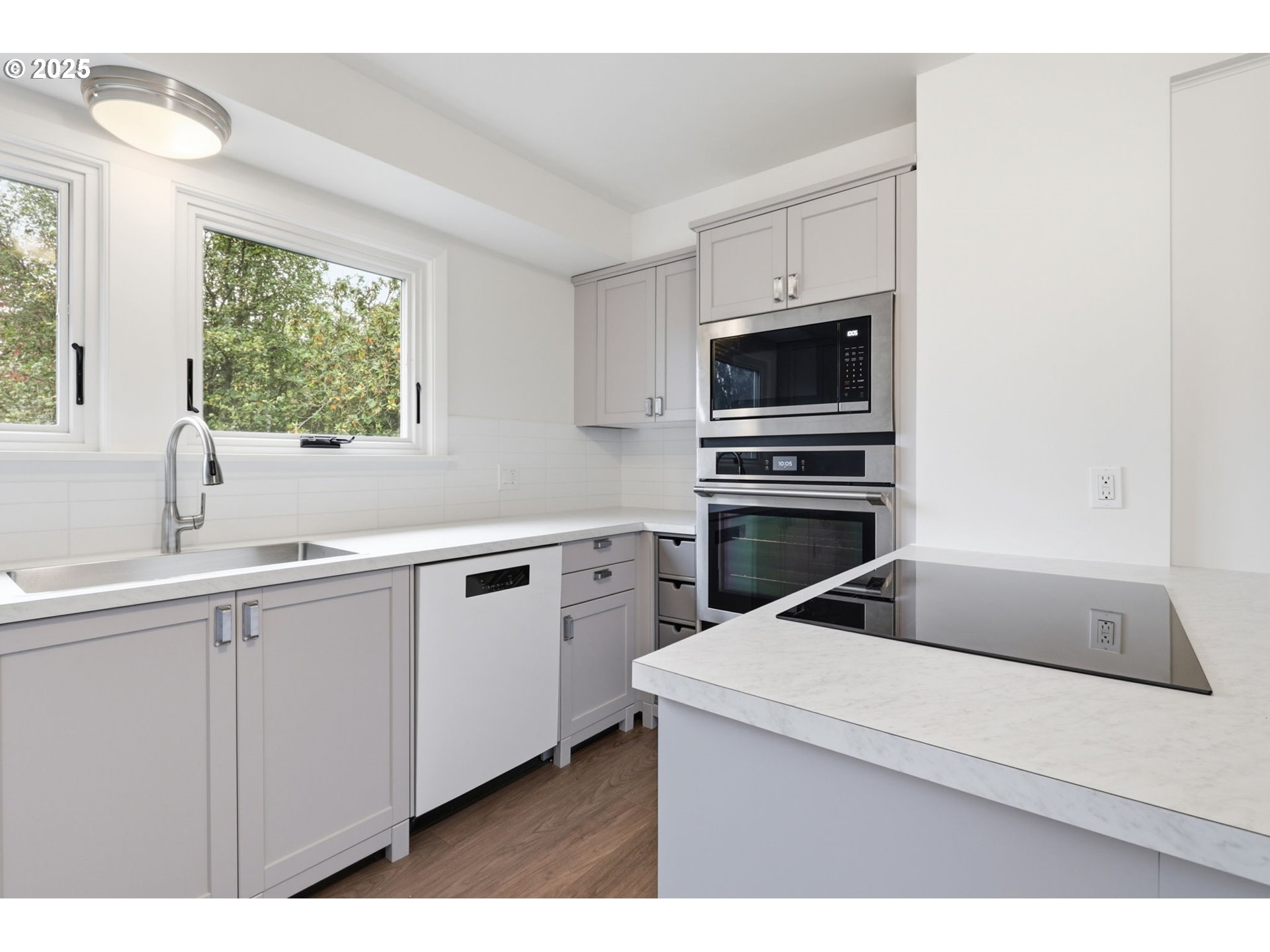 5919 Northeast 28th Avenue Portland, OR 97211 - Photo 14 of 44